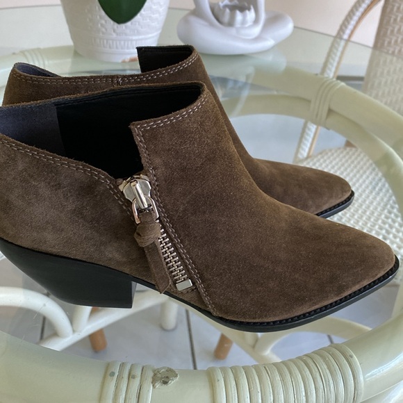 Sigerson Morrison Women’s Hannah Pointed Toe Western Suede Ankle Booties - Picture 3 of 8